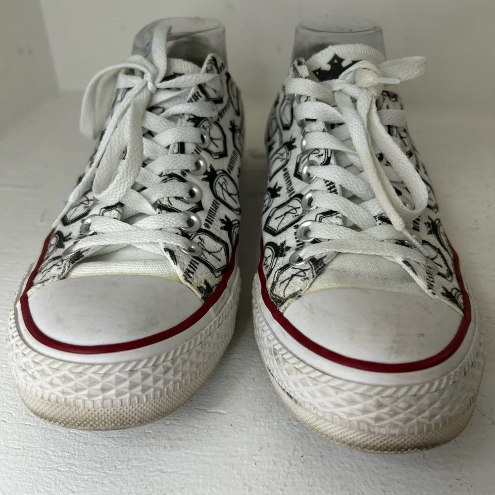 Converse All Stars Stylish Athletic Shoes with Unique Pattern